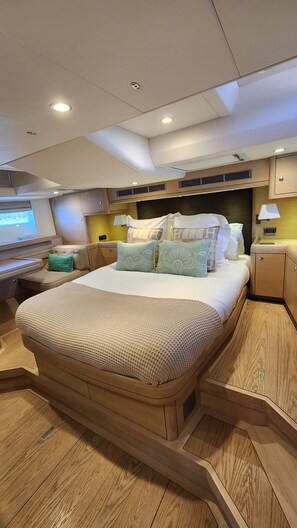 3 bedrooms, bed sheets