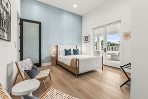 8 室のベッドルーム、デスク、アイロン / アイロン台、旅行用ベビーベッド