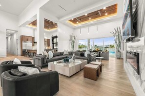 Smart TV, fireplace, video games, table tennis