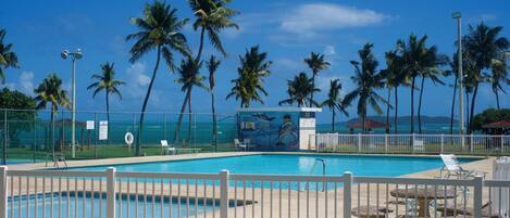 حمّام سباحة خارجي