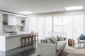 Room - Rubus Pink, Berry - by Linnaeus Collection (Berry)