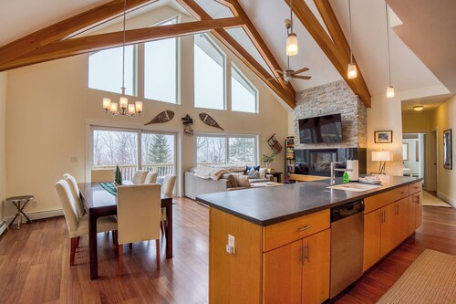 Magalloway 57 is the largest rental home on Saddleback Mountain - 6 bedrooms, 5.5 bathrooms!