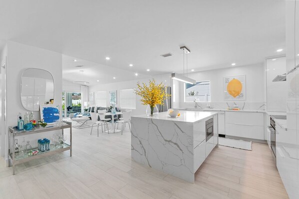 Fridge, microwave, stovetop, dishwasher - New Listing! Beach Escape! (Naples)