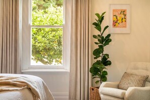 2 bedrooms, iron/ironing board, free WiFi, bed sheets - Adelaide Hills Luxury Cottage (Carey Gully)