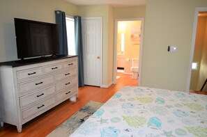 3 bedrooms, WiFi - Surfside Suite - Walk to the Beach (Surfside Beach)