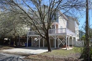Exterior - Surfside Suite - Walk to the Beach (Surfside Beach)