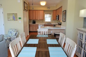 Dining - Surfside Suite - Walk to the Beach (Surfside Beach)