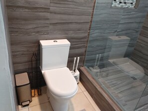 淋浴設備、提供毛巾、番梘、廁紙