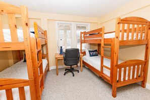 6 Schlafzimmer, Schreibtisch, Bügeleisen/Bügelbrett, kostenloses WLAN