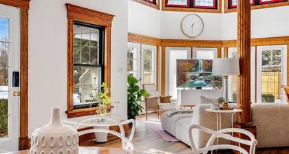 7 bedroom Retreat House with Pool and Hot Tub
