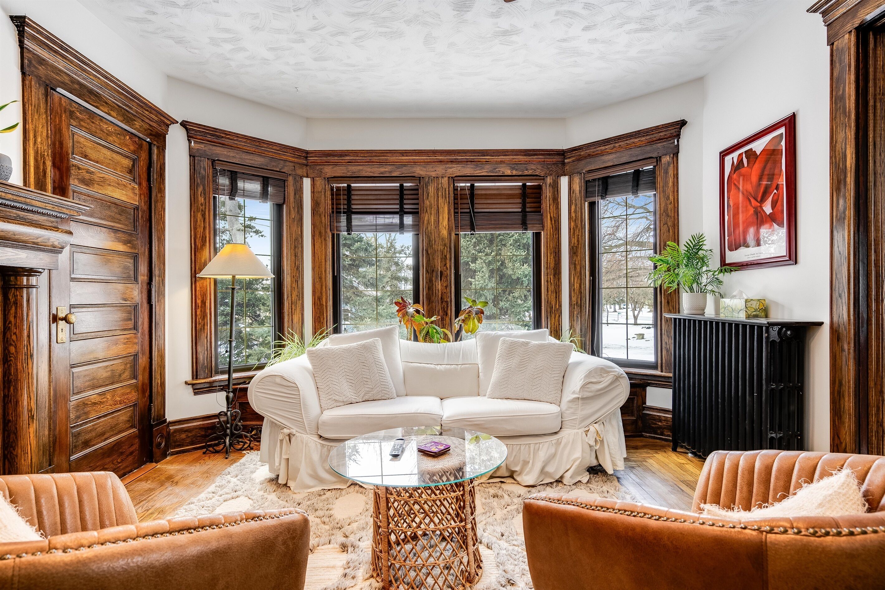 Älytelevisio, takka, videopelejä, pöytäjalkapallopöytä