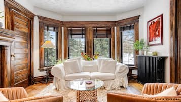 Smart-TV, peis, videospill og fotballspill