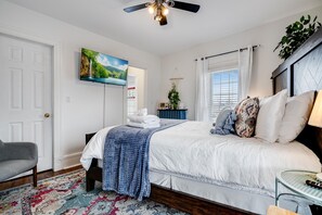 7 bedrooms, iron/ironing board, free WiFi, bed sheets - 7 bedroom Retreat House with Pool and Hot Tub (Leamington)