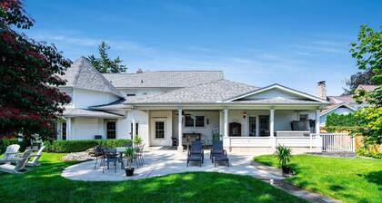 7 bedroom Retreat House with Pool and Hot Tub