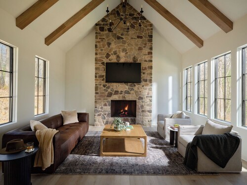 Luxury 4BR Mountain Home Near Downtown Highlands, Surrounded by Nantahala Forest