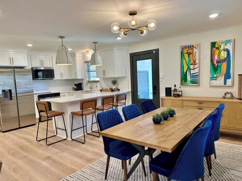 Newly Renovated 3 BR House-PERFECT Location, Walk to The Square!