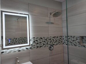 Dusche, Handtücher, Seife, Toilettenpapier