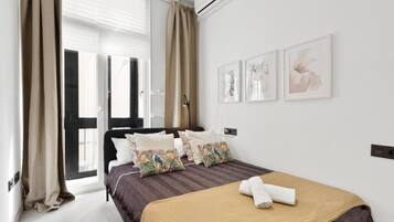 2 slaapkamers, een strijkplank/strijkijzer, internet, beddengoed