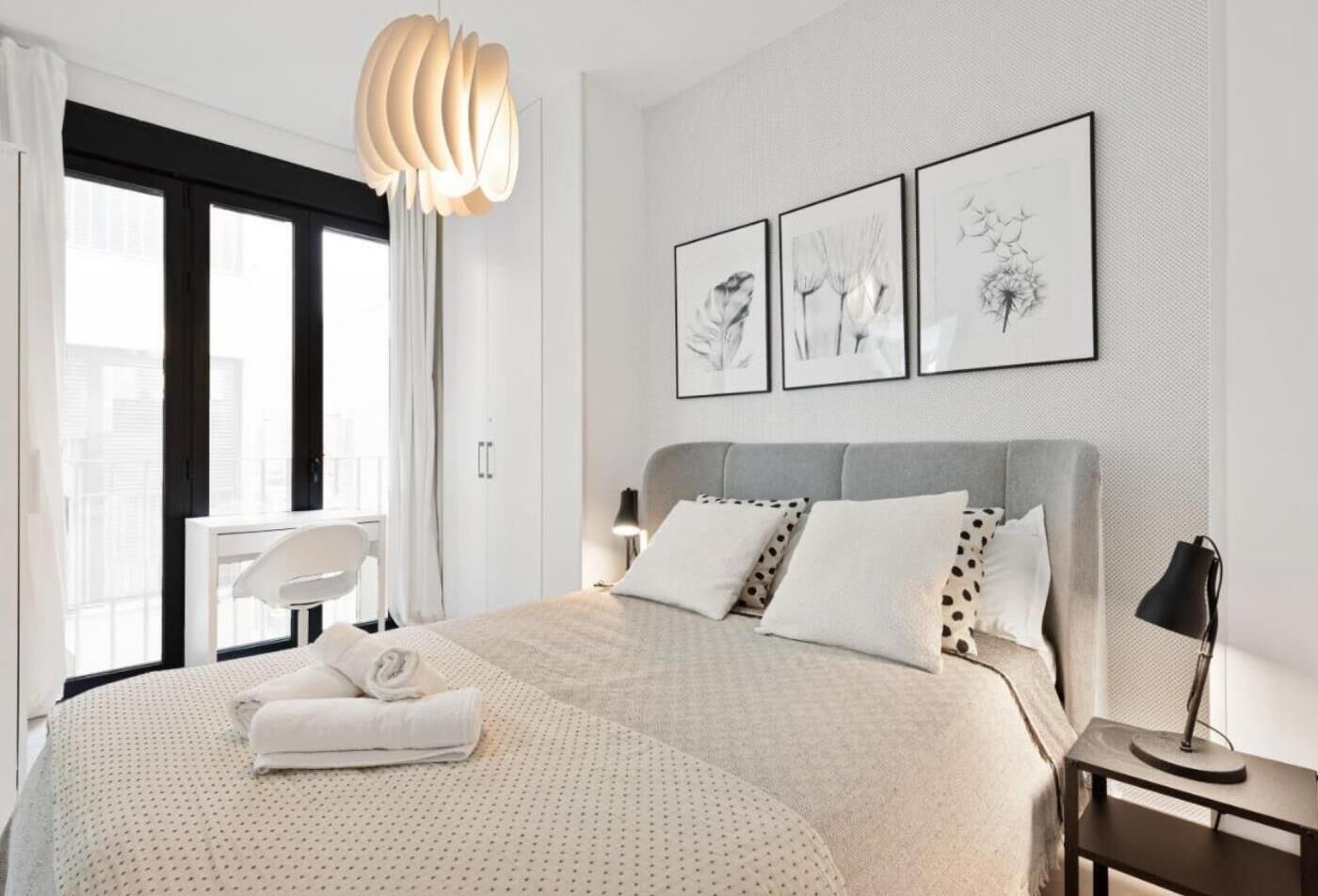 2 slaapkamers, een strijkplank/strijkijzer, internet, beddengoed