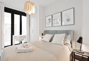 2 bedrooms, iron/ironing board, Internet, bed sheets