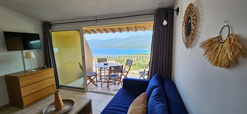 T2 Alba Rossa n°124, Charming sea and pool view