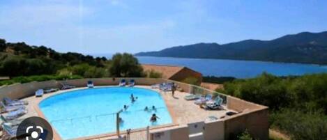 Piscine extérieure, piscine chauffée