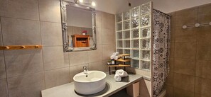 Shower, hair dryer, towels
