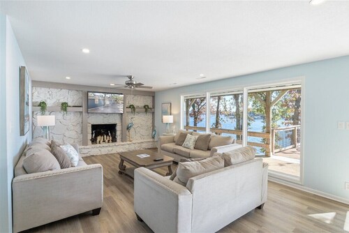 2 Lakefront Homes: Wide Decks, Great View, Kayaks