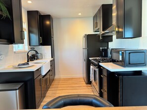 Fridge, microwave, oven, stovetop - Charming 2BR AC Heater• Garage • WiFi • 5 min Walk to Beach, Pier & Restaurants (San Diego)