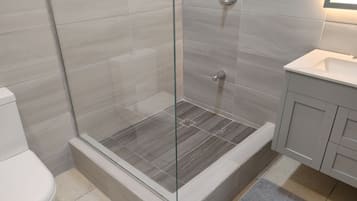 淋浴設備、提供毛巾、番梘、廁紙