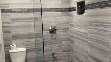 Dusche, Handtücher, Seife, Toilettenpapier