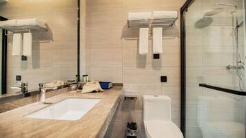 Separate bathtub and shower, free toiletries, hair dryer, towels