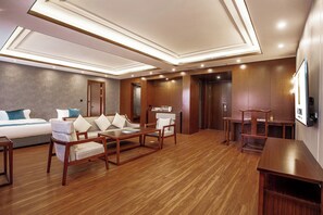 Executive Suite, Mountain View | Desk, laptop workspace, free WiFi - Tianjiao Holiday Hotel (Anshun)