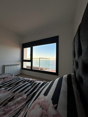 3 bedrooms, iron/ironing board, WiFi, bed sheets - T4 - Breathtaking view of the sea and Santa Cruz - 2-minute walk from the Akid (Oran)