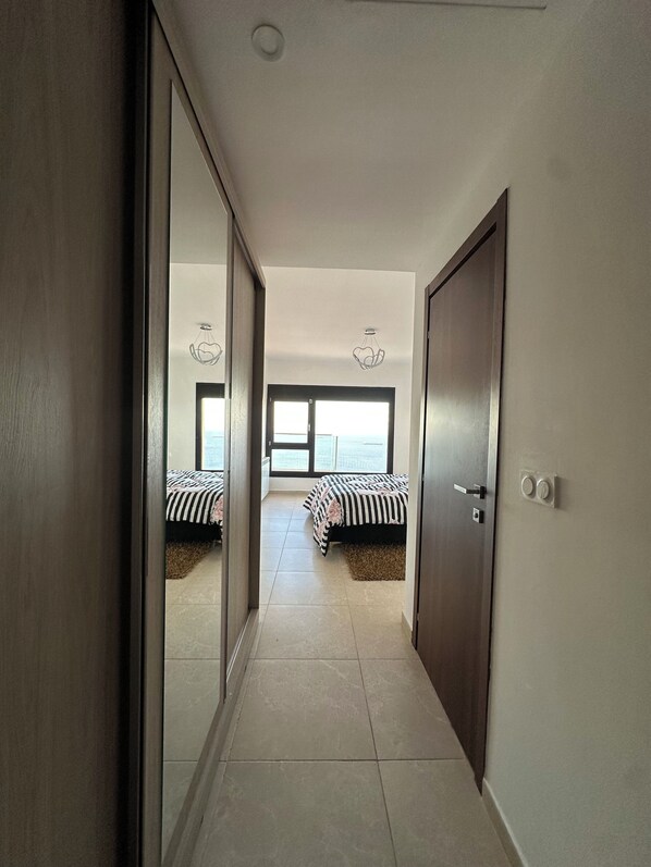 3 bedrooms, iron/ironing board, WiFi, bed sheets - T4 - Breathtaking view of the sea and Santa Cruz - 2-minute walk from the Akid (Oran)