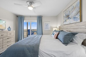 2 quartos, escrivaninha, ferros/tábuas de passar roupa, berço de viagem