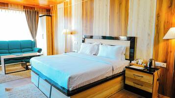 Elite Studio Suite | 2 bedrooms, in-room safe, laptop workspace, blackout curtains