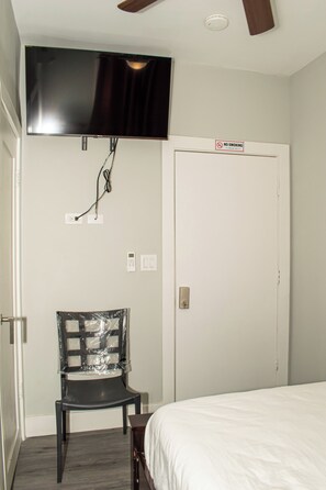 Standard Single Room, 1 Double Bed | Blackout curtains, iron/ironing board, free WiFi - Barana Hotel (Dangriga)