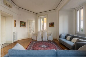 TV - GuestHost - Roomy and bright 220 sqm apartment, located on the ground floor (raised) of a majestic period building along the banks of the Tiber River, in the Flaminio district. The apartment can comfortably accommodate up to 7 people. Please note there a (Roma)