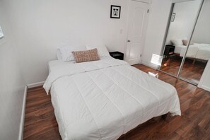 3 bedrooms, iron/ironing board, WiFi, bed sheets - Beautiful & Centrally Located close to everything 3- bedroom home, AC, WiFi (Baldwin Park)