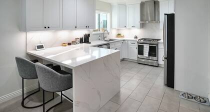 Beautiful & Centrally Located close to everything 3- bedroom home, AC, WiFi