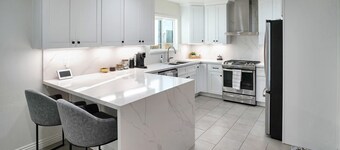 Beautiful & Centrally Located close to everything 3- bedroom home, AC, WiFi