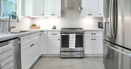 Beautiful & Centrally Located close to everything 3- bedroom home, AC, WiFi