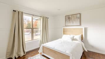 3 bedrooms, desk, iron/ironing board, WiFi