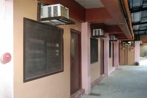 Unclassified image, 5 of 7, button - Hotel De Amado by RedDoorz (Dagupan)