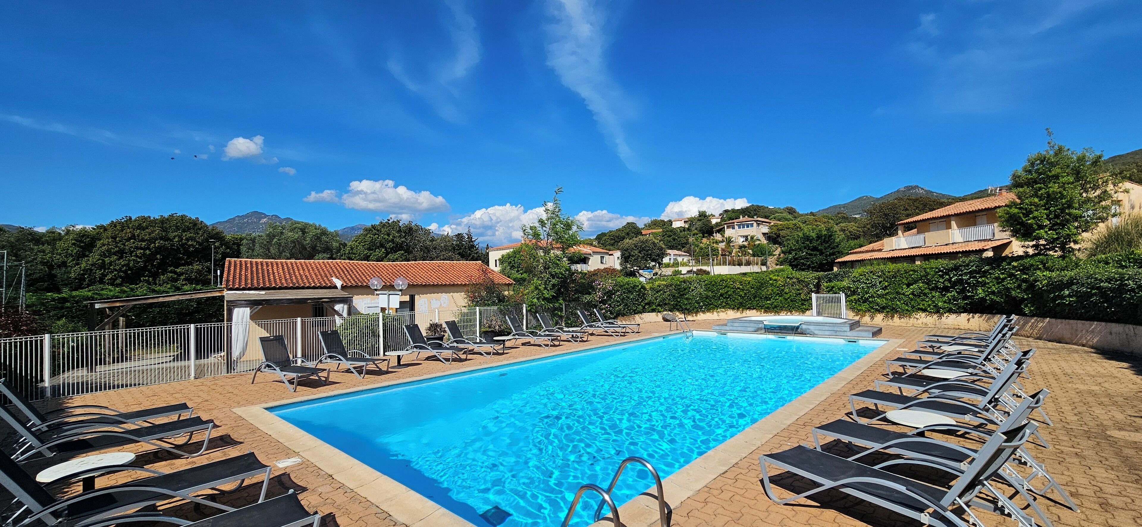 Piscine extérieure, piscine chauffée