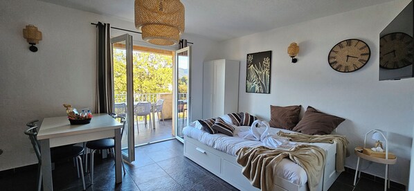 1 室のベッドルーム、WiFi (無料)、ベッドシーツ