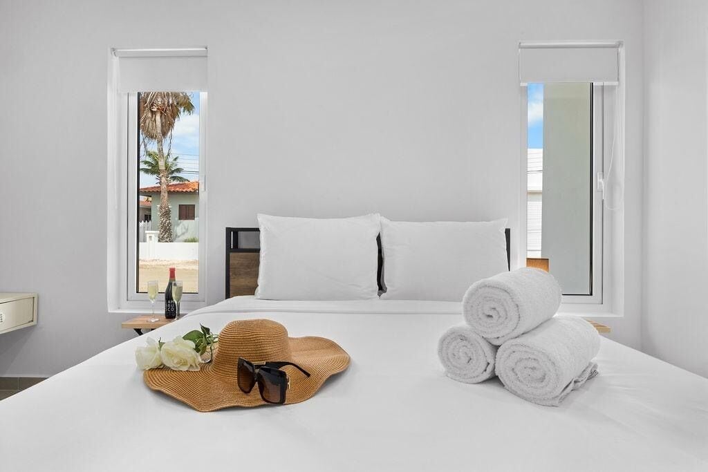 5 habitaciones, tabla de planchar con plancha, cuna de viaje y wifi 