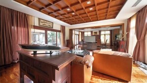 A room with a pool table, a sofa, and a television. - Luxurious Pattaya Pool Villa (Sattahip)