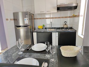 Classic Cabin | Private kitchen | Fridge, dishwasher, high chair - Achibueno Lodge (Linares)